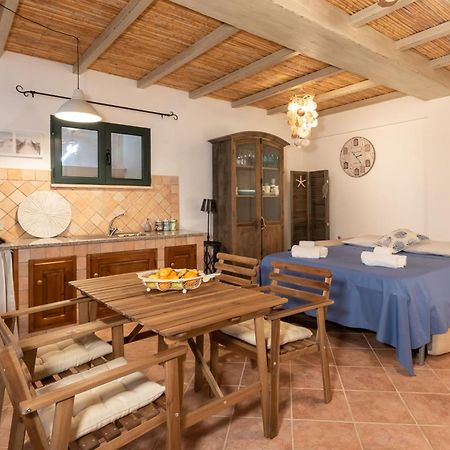 Raffinata Taverna Con Camino Cala Liberotto Eksteriør billede