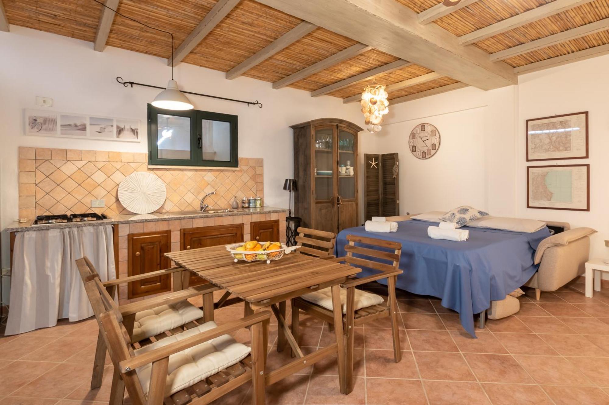 Raffinata Taverna Con Camino Cala Liberotto Eksteriør billede